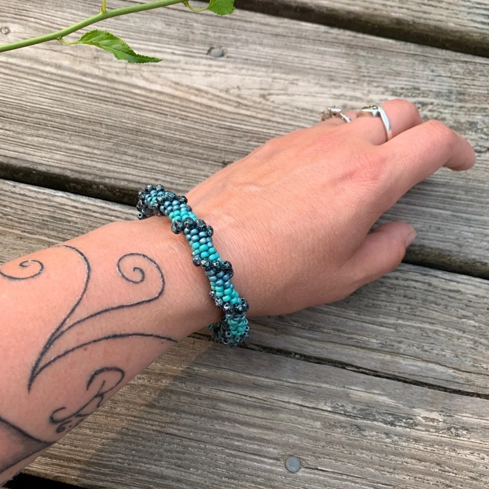 Aqua twist crocheted bracelet - Picture 4 of 4